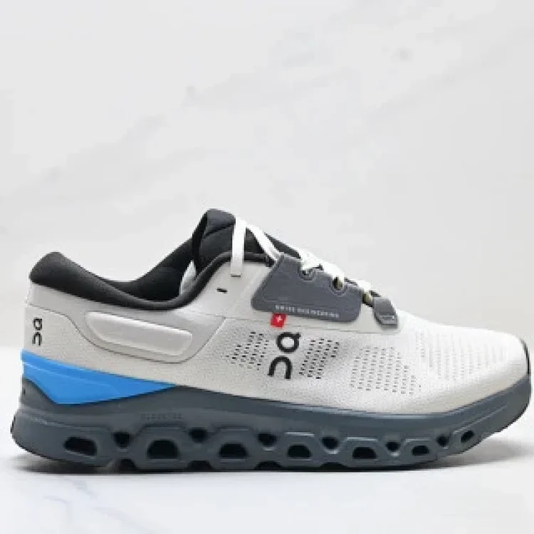 On Running Cloudstratus3 Retro Tech Sneakers