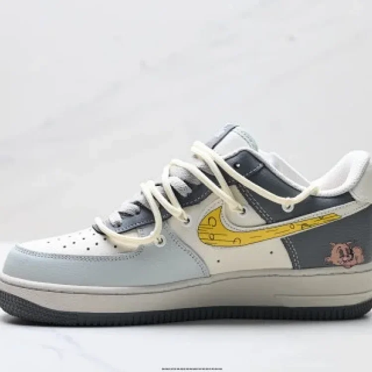 NIKE AIR FORCE 1 '07 Low-Top Sneakers with Honeycomb Cushion