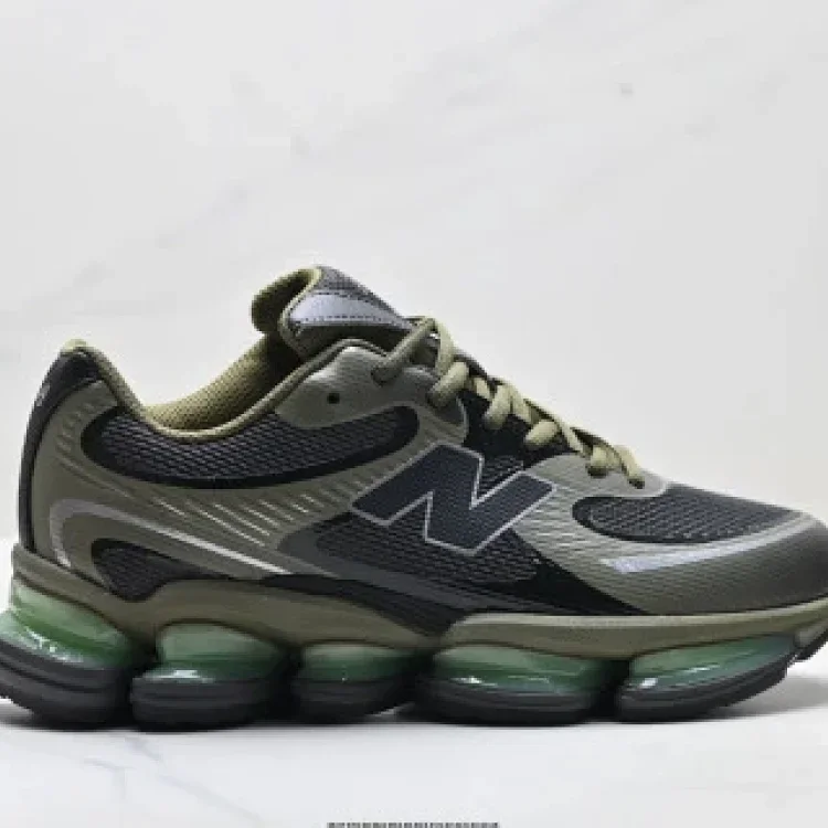 New Balance M2000 Low-Top Running Shoes