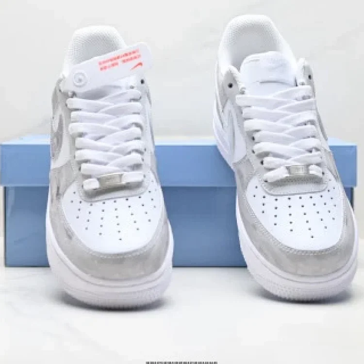 NIKE AIR FORCE 1 '07 LV8 Low-Top Cushion