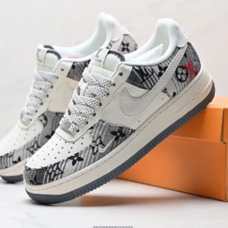 NIKE AIR FORCE 1 '07 Low-Top Casual Shoes