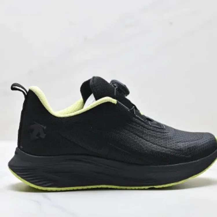 DESCENTE LEVITATE III Breathable Shoes