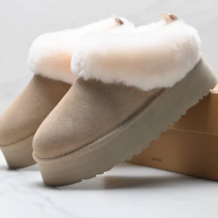 UGG DAKOTA Slip-On Warm Cozy Snow Boots