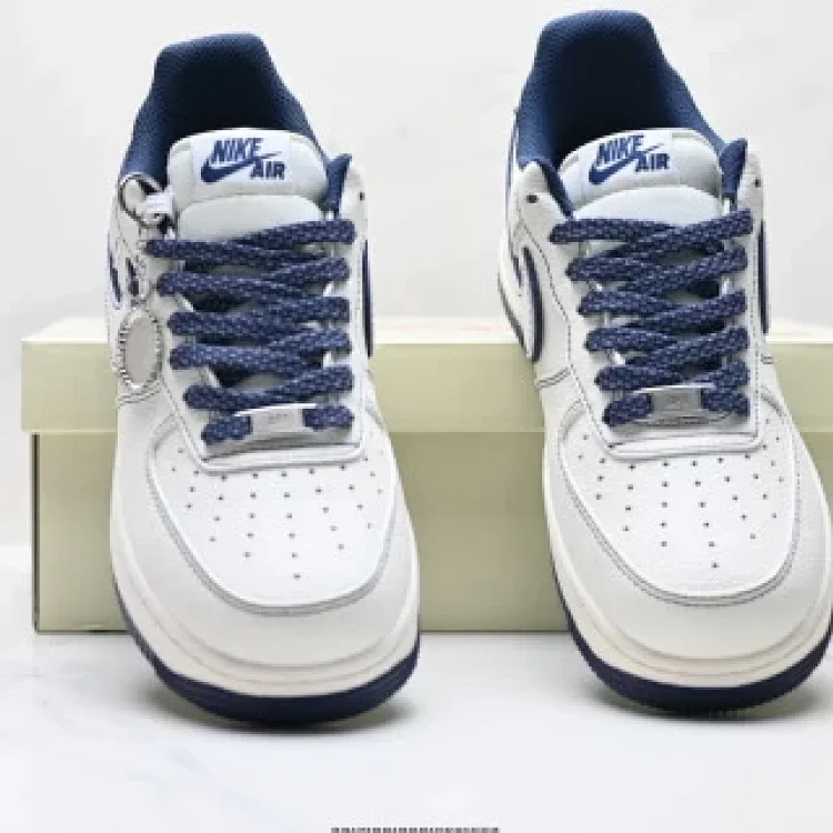 NIKE AIR FORCE 1 '07 LV8 Low-Top Sneakers