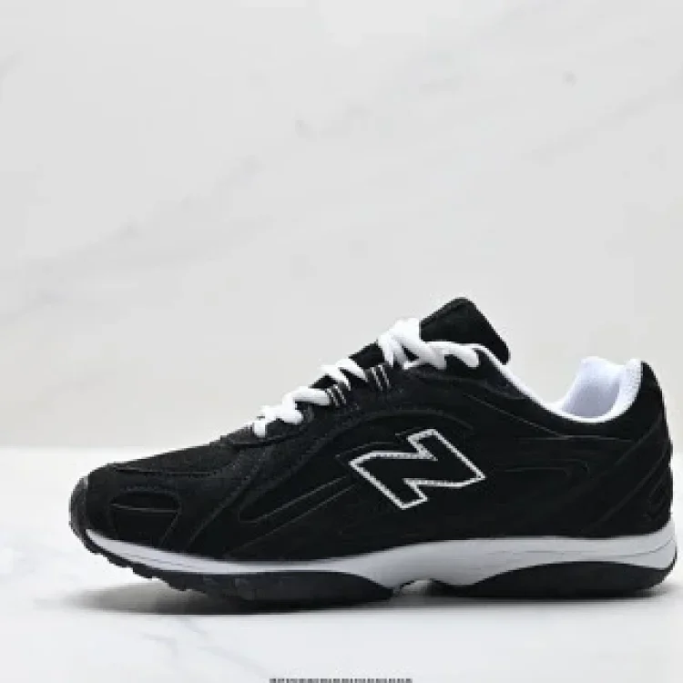 New Balance 204L Low-Top Leather Lace Trainers