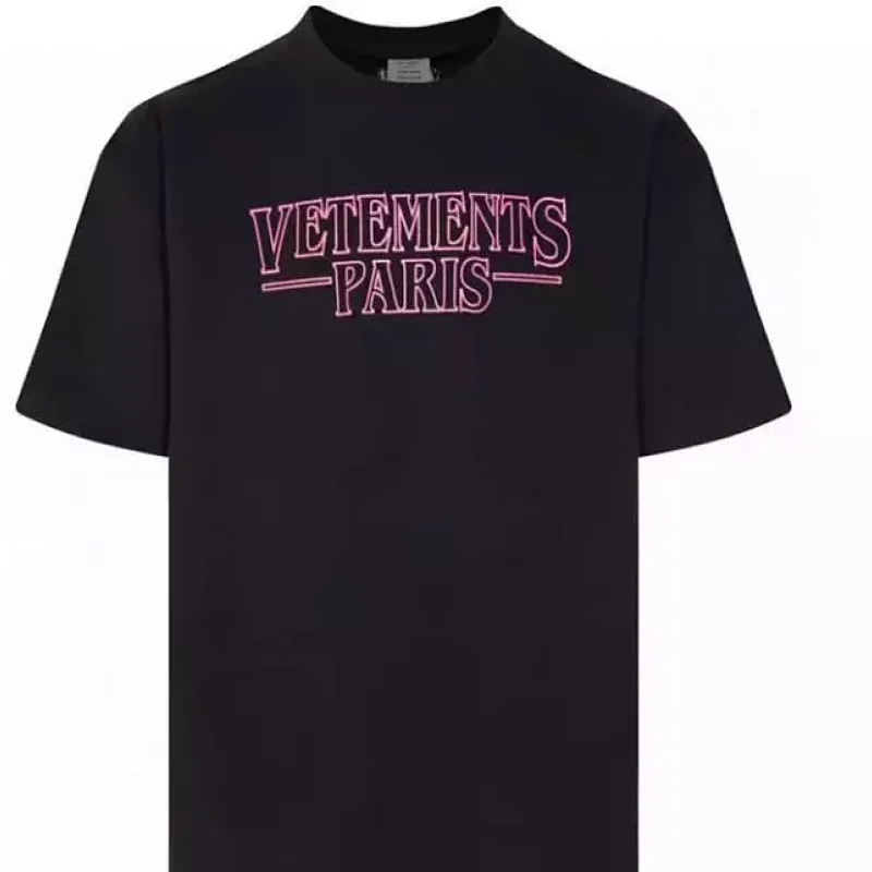 VETEMENTS Black T-Shirt Pink Paris Print